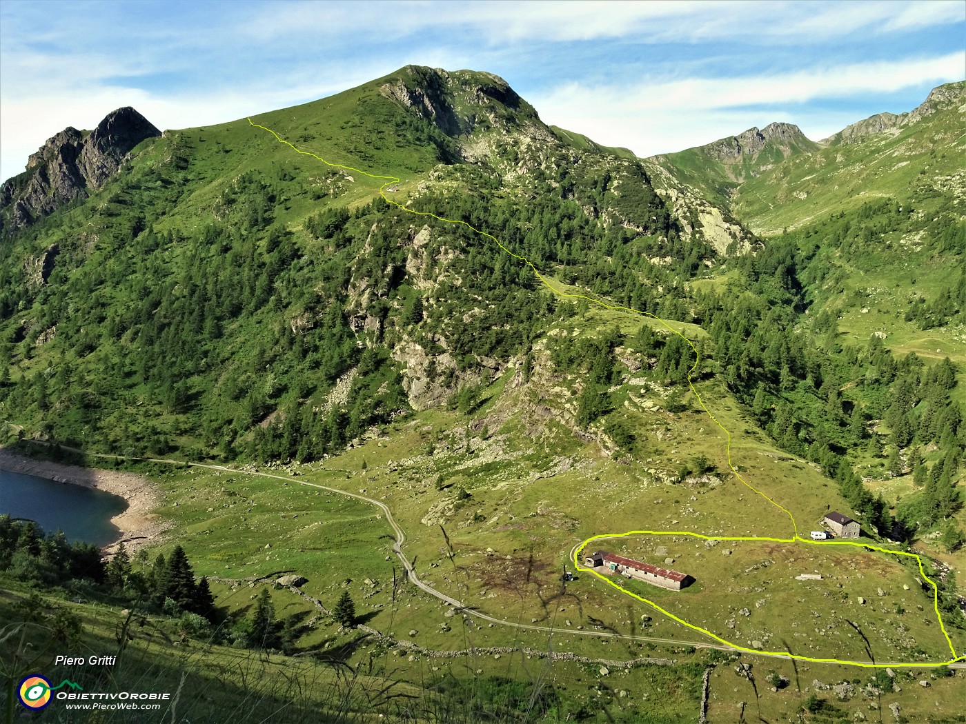 06 Vista sul  percorso di salita per il MIncucco partendo dal piano del Lago di Valmora.JPG -                                